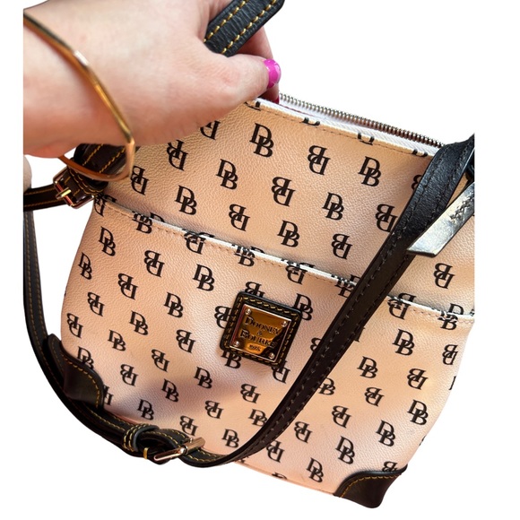 Dooney & Bourke Logo Crossbody White Black Leather Purse Sling Bag - Picture 4 of 6